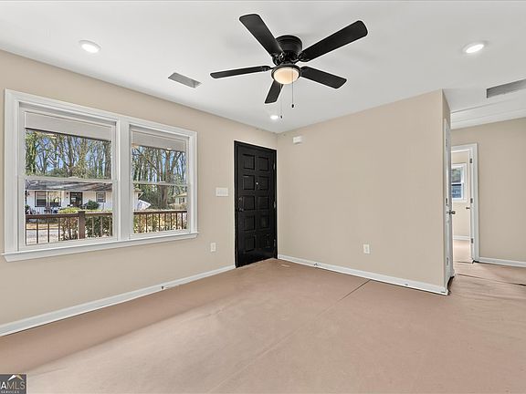4th image of 150 Royal Ct