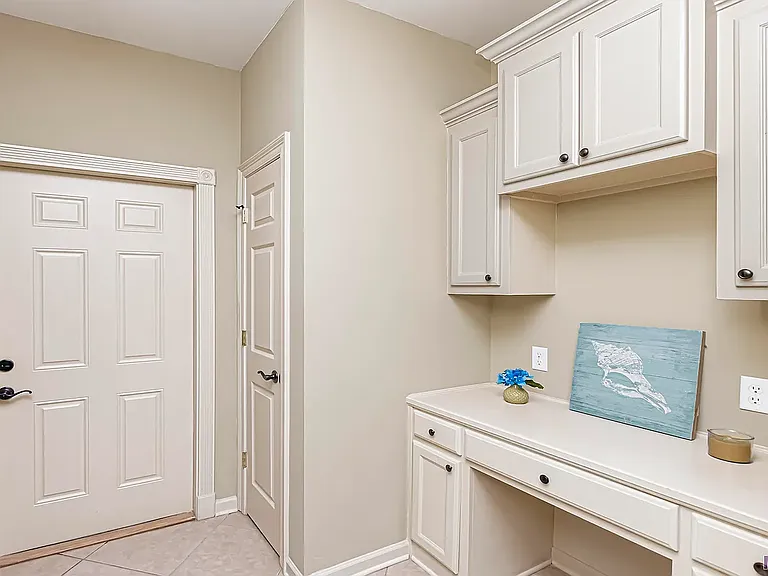 6342 Surrey Ln — Photo 7
