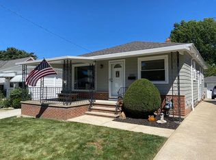8810 Pinegrove Ave, Parma, OH