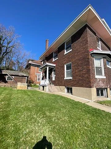 1867 Clarion Ave — Photo 5