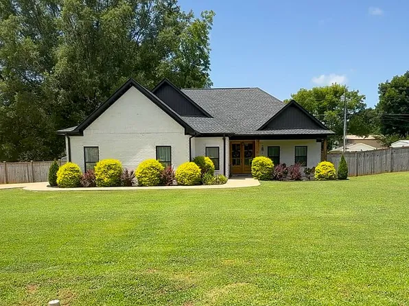 406 Broadway St, Muscle Shoals, AL 35661