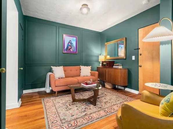 1404 Commonwealth Ave APT 17, Boston, MA 02135