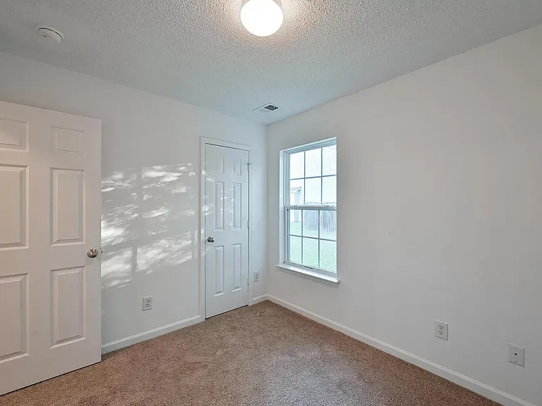 203 Trickle Dr — Photo 8