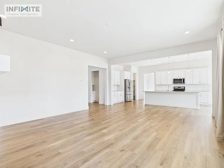 1611 Wyatt Earp Ct — Photo 27