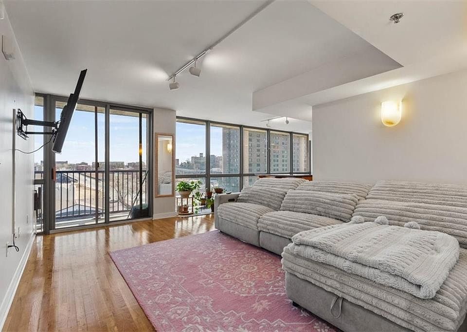 1st image of 600 Admiral # 904 Blvd