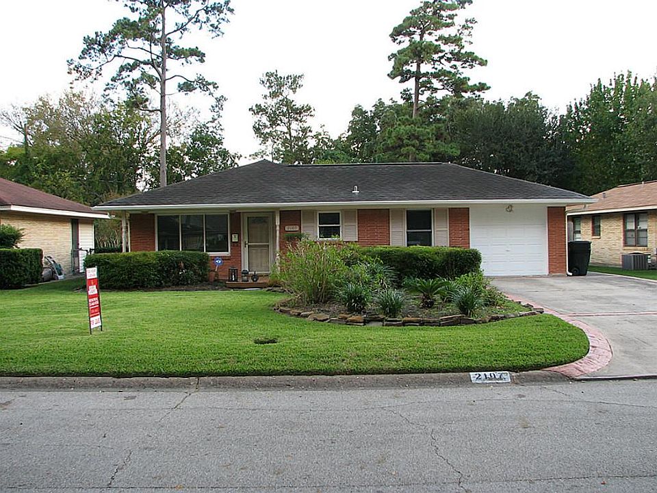 1st image of 2107 Woodcrest Dr