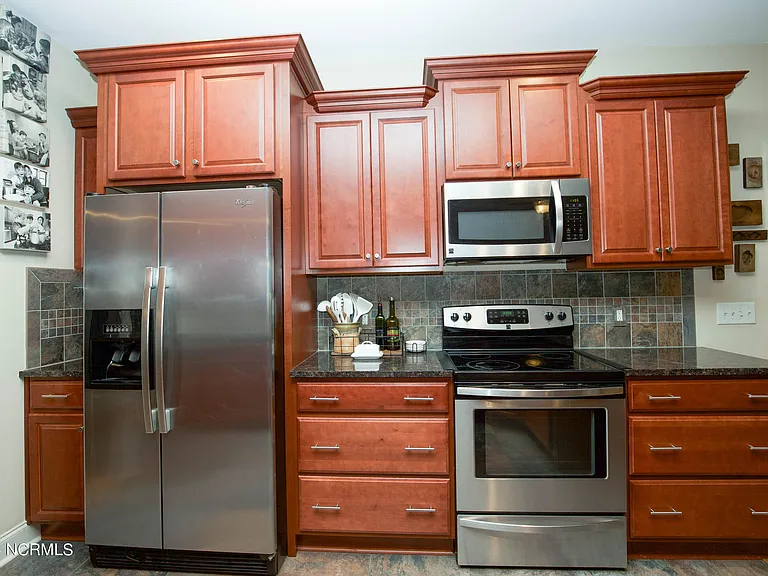 237 Rothbury Dr — Photo 18