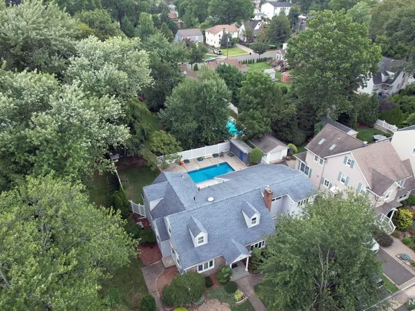 164 Adams Ave, River Edge, NJ 07661