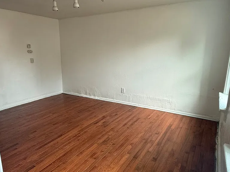 615 W Maple St — Photo 7