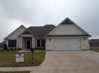 109 Sundrop Ln, Lake Jackson, TX 77566
