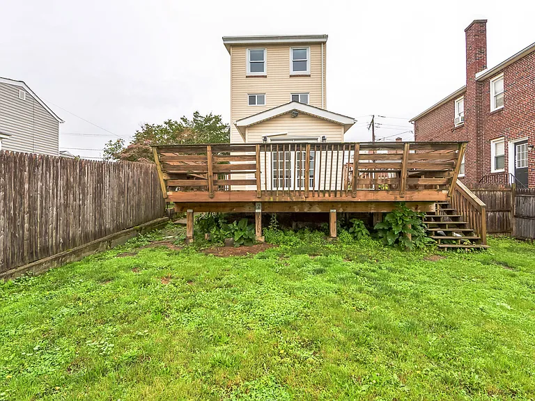 105 W 7th St — Photo 36