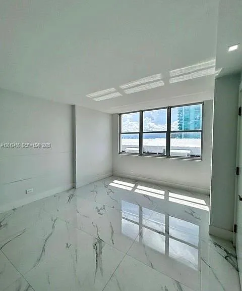 6039 Collins Ave #1033 — Photo 17
