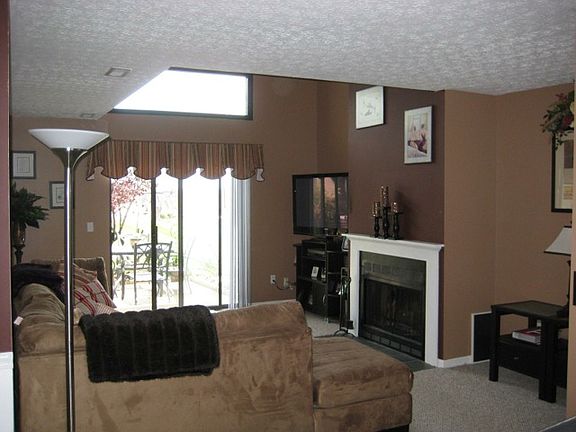 4th image of 704 Sherwood Green Ct