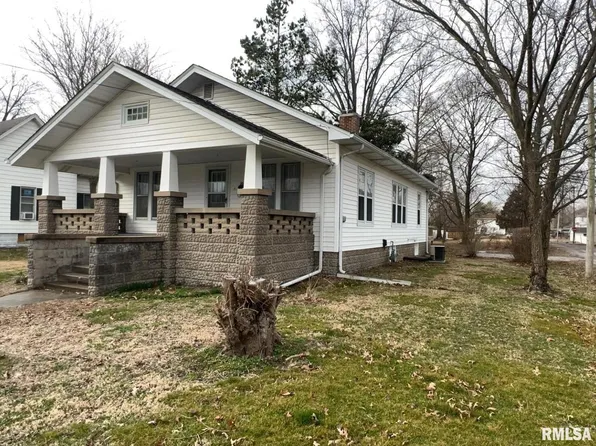 303 S State St, Christopher, IL 62822
