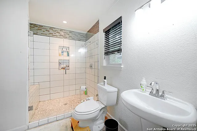 2231 W Woodlawn Ave — Photo 17