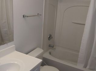 1142 Florence Dr APT B, Westmont, IL 60559