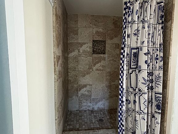 5th image of 374 Cerro St