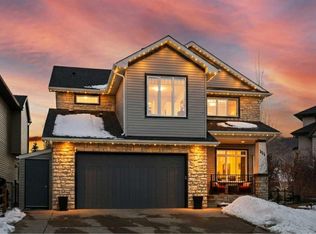 444 E Crystal Green Mnr, Okotoks, AB T1S 0A3