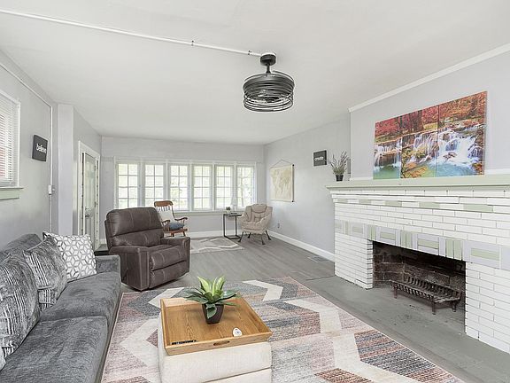 3rd image of 4237 Graceland Ave #4237