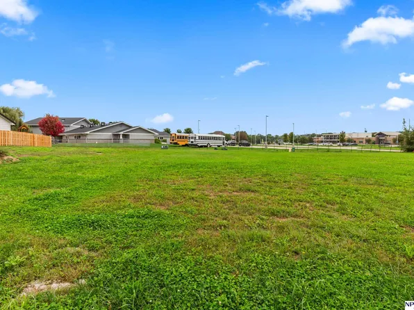 2316 Landing Ln, Blair, NE 68008