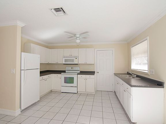 5th image of 444 SE Crosspoint Dr