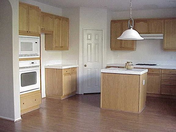 Wonderful Kitchen with Island