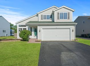 910 Provence Pl, Lake In The Hills, IL 60156