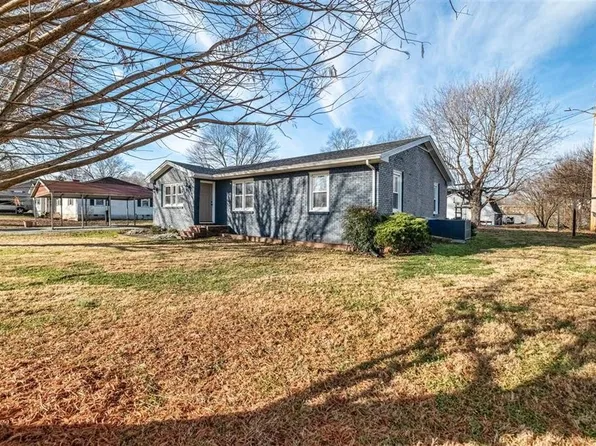 557 Hancock Lake Rd, Russellville, KY 42276