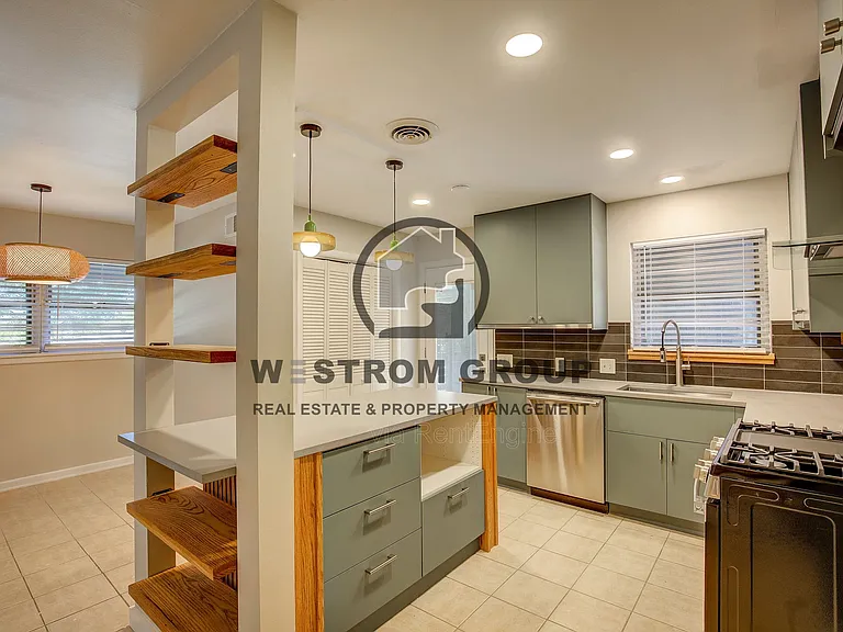 3905 Sanguinet St — Photo 16