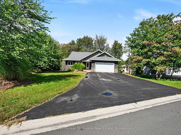 15 Goodwin Dr, Huntsville, ON P1H 2R3