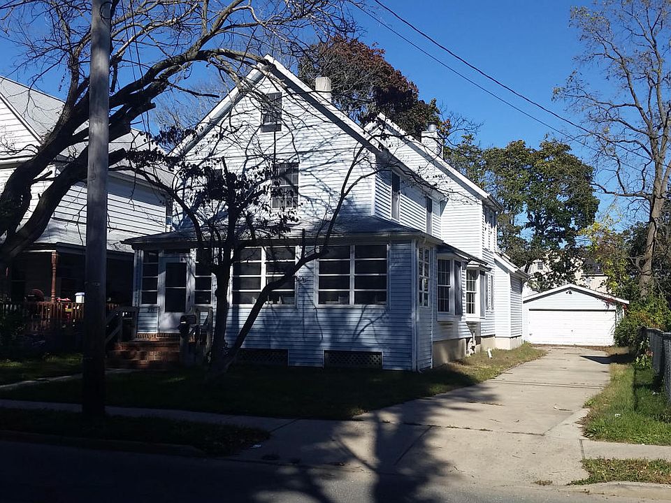 1st image of 235 E 4th St