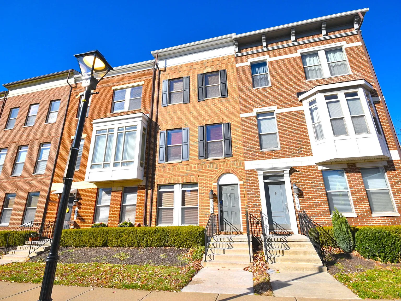 922 E Pratt St — Photo 1