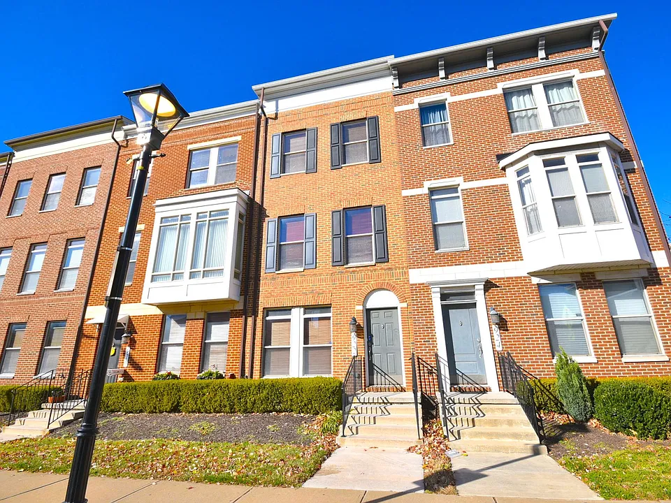 922 E Pratt St
