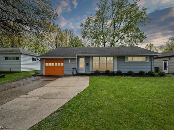 9075 Lynnhaven Rd, Parma Heights, OH 44130