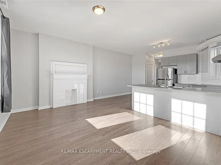 657 Barton St E #302 — Photo 11