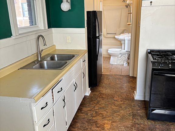 3rd image of 2600 Emerson Ave S APT 1