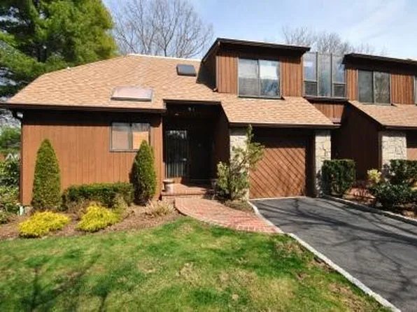 67 Short Way, Roslyn Heights, NY 11577