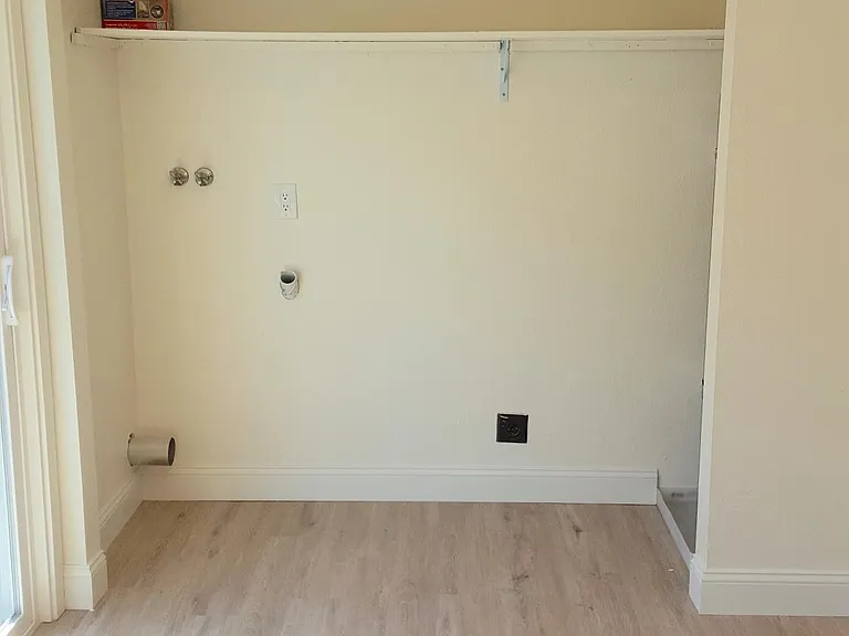 225 SW Kalmia St #A — Photo 8