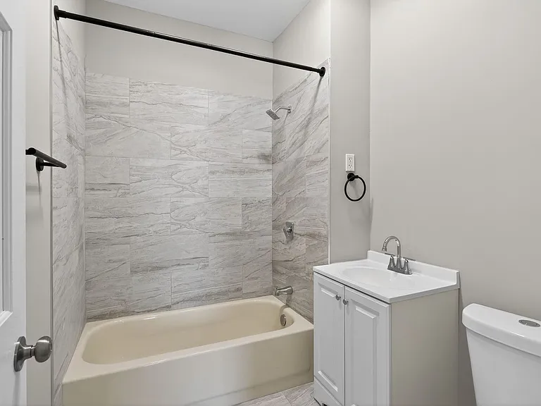 378 Grand St — Photo 23