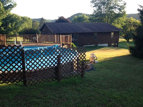 4th image of 176 Blue Bird Ln