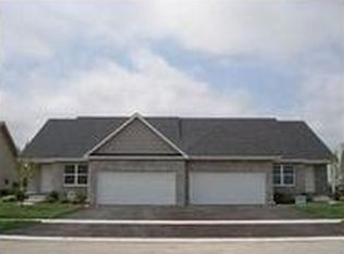 2221 Maggie Ln, Sycamore, IL 60178