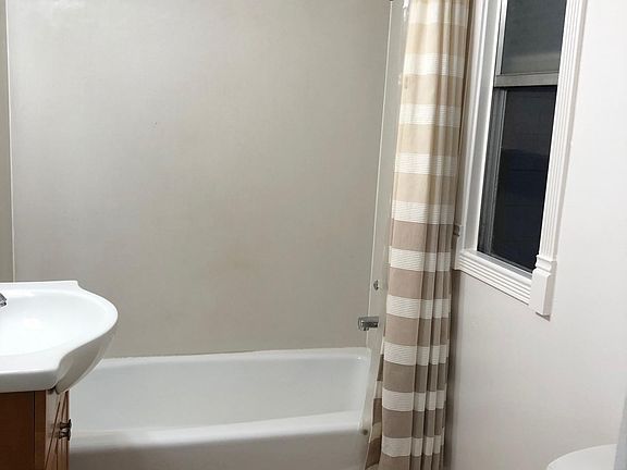 4th image of 417 Lake St
