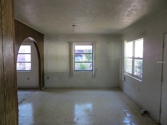2nd image of 2830 Palmadelia Ave