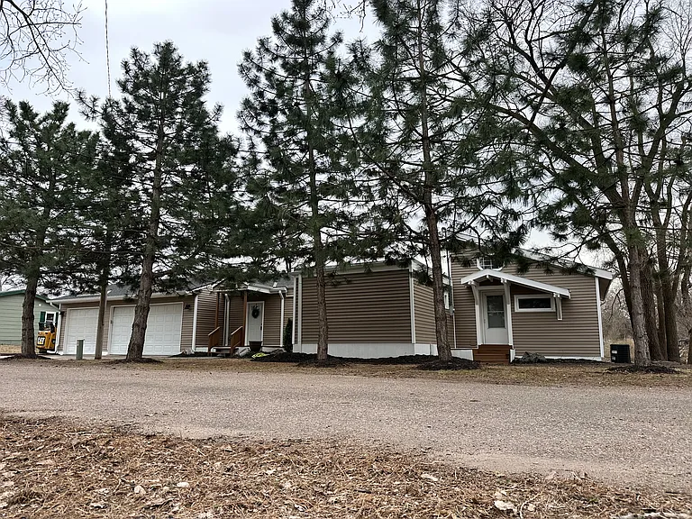 720 Boulevard St — Photo 23