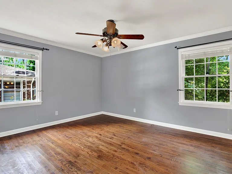 331 Oxford Dr — Photo 16
