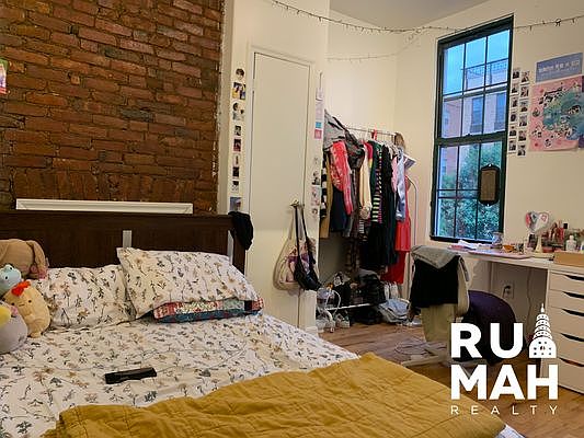 1st image of 242 Melrose St APT 3R