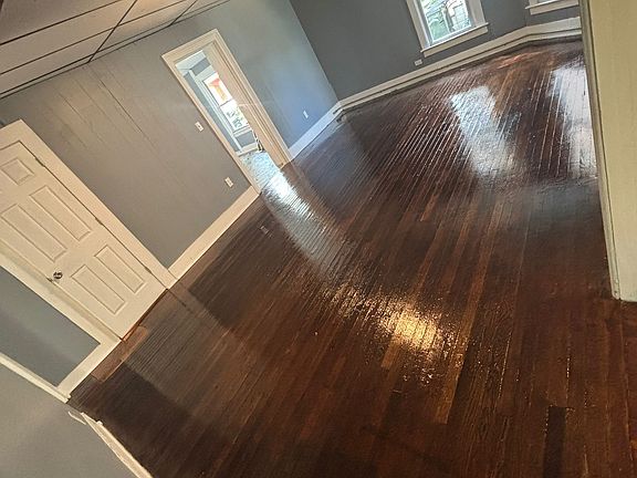 4th image of 1004 East Ave #1
