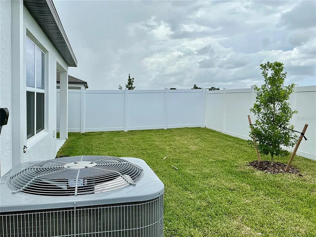 4 bed, 2.0 bath, 1580 sqft, $1,999 — Photo 4