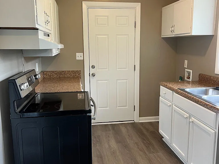 1002 Lowell Dr SE — Photo 5