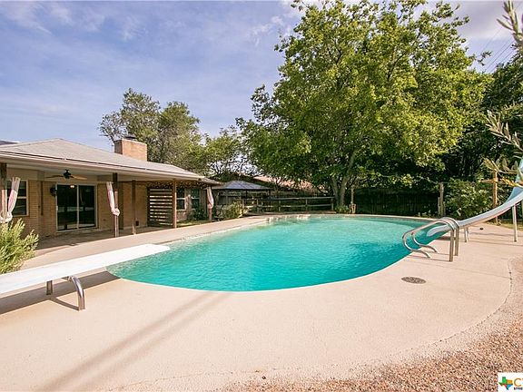 4th image of 608 Cedar Dr